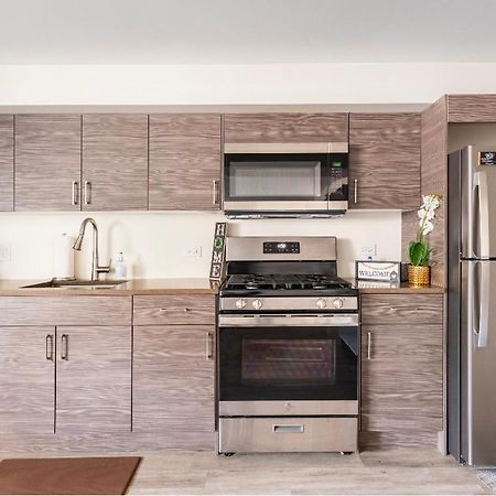 Cozy 2 Brm Apartment Mins Away From United Center Чикаго Екстер'єр фото