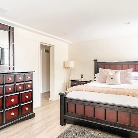 Cozy 2 Brm Apartment Mins Away From United Center Чикаго Екстер'єр фото
