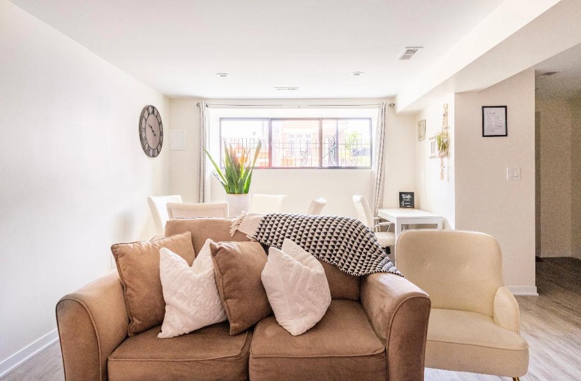Cozy 2 Brm Apartment Mins Away From United Center Чикаго Екстер'єр фото