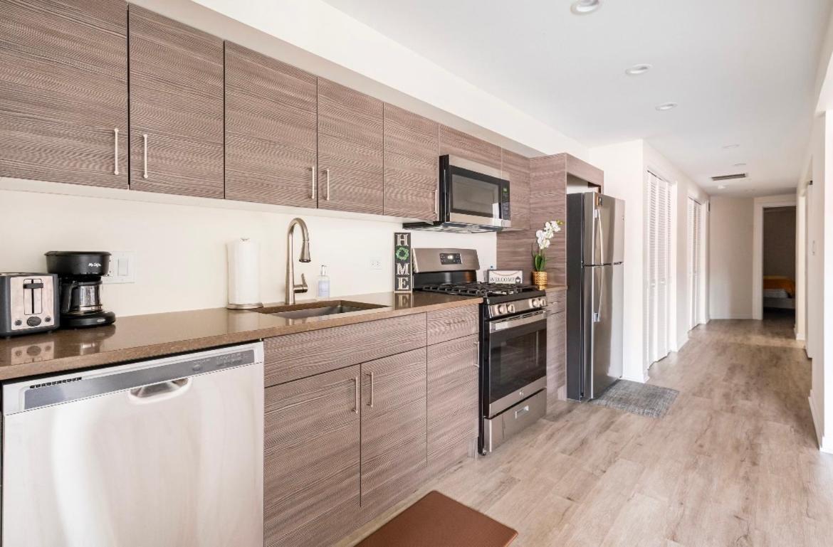 Cozy 2 Brm Apartment Mins Away From United Center Чикаго Екстер'єр фото