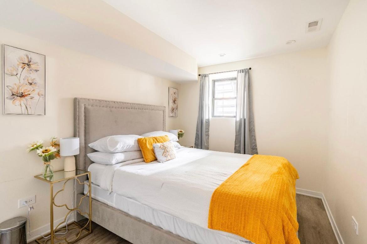 Cozy 2 Brm Apartment Mins Away From United Center Чикаго Екстер'єр фото