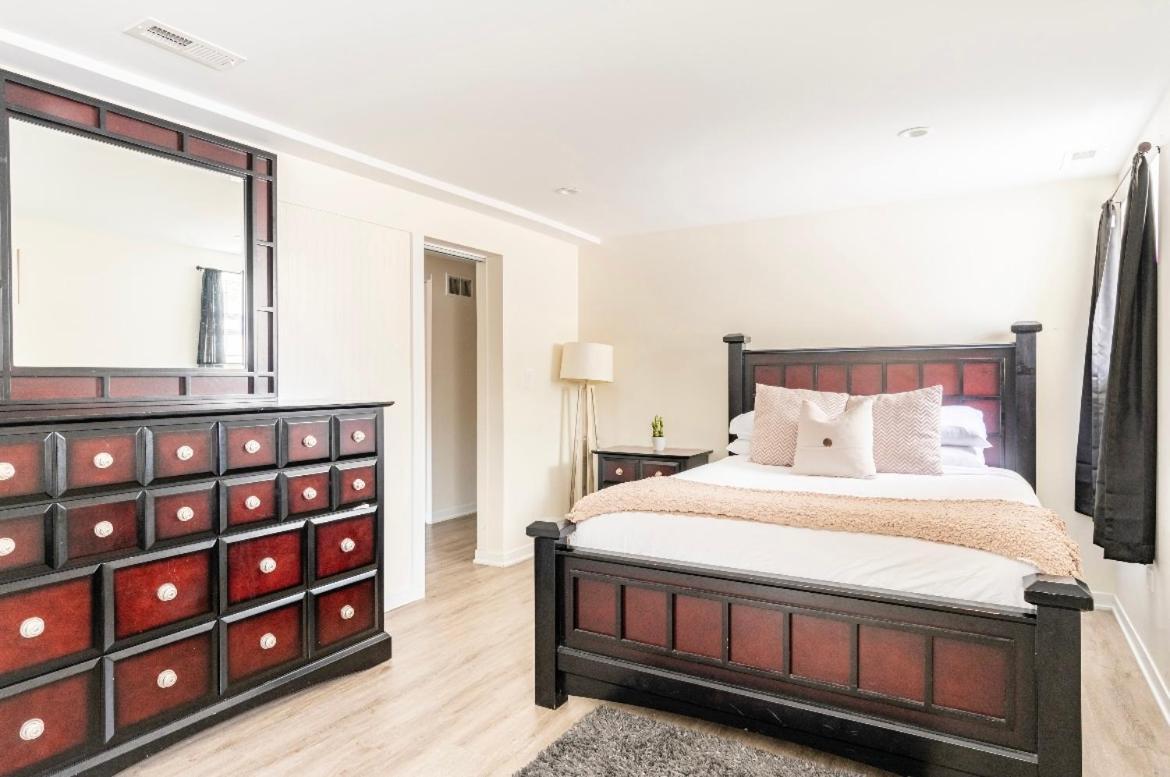 Cozy 2 Brm Apartment Mins Away From United Center Чикаго Екстер'єр фото